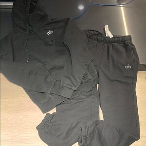 Alo accolade hoodie and sweatpants size xxs. Forest green. Perfect condition.